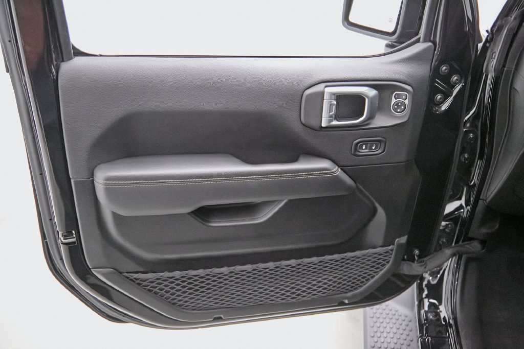 Used 2023 Jeep Wrangler Unlimited Sahara AWD/4WD image 15