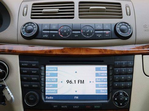 Used 2006 Mercedes-Benz E 350 4MATIC Sedan image 36