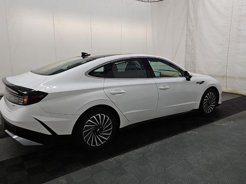 Used 2025 Hyundai Sonata Limited FWD image 3