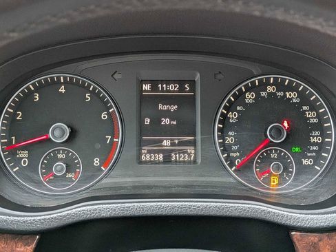 Used 2013 Volkswagen Passat 2.5 SEL Premium image 32