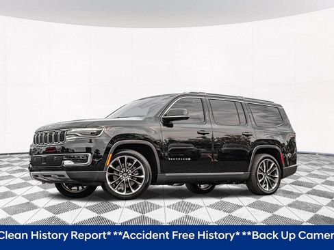Used 2022 Jeep Wagoneer Series III w/ Premium Group I AWD/4WD image 2