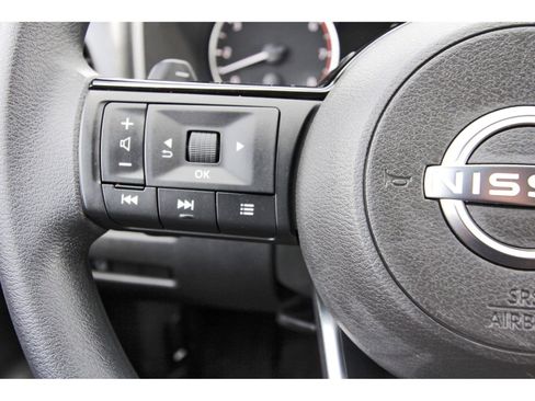 Used 2023 Nissan Rogue SV image 18