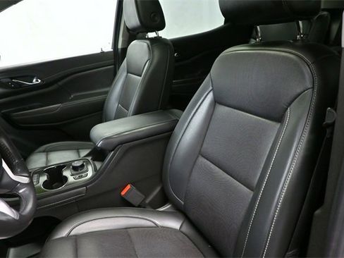 Used 2022 GMC Acadia SLT w/ Technology Package image 10