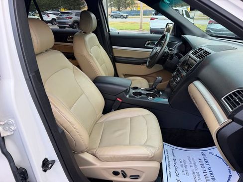 Used 2016 Ford Explorer XLT w/ Equipment Group 202A FWD image 29