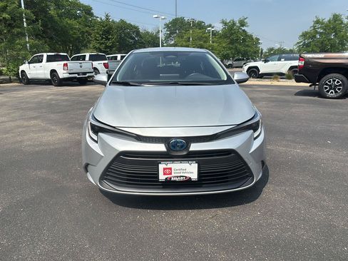 Used 2025 Toyota Corolla LE FWD image 8