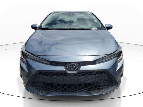 Used 2022 Toyota Corolla LE FWD image 2