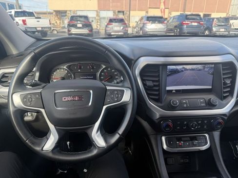 Used 2023 GMC Acadia SLT image 17