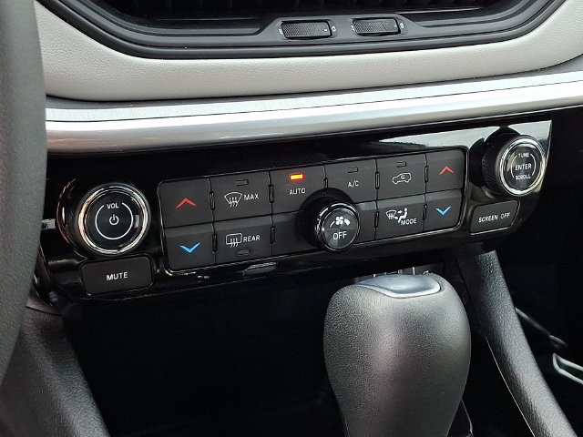 Used 2025 Jeep Compass Limited AWD/4WD image 15