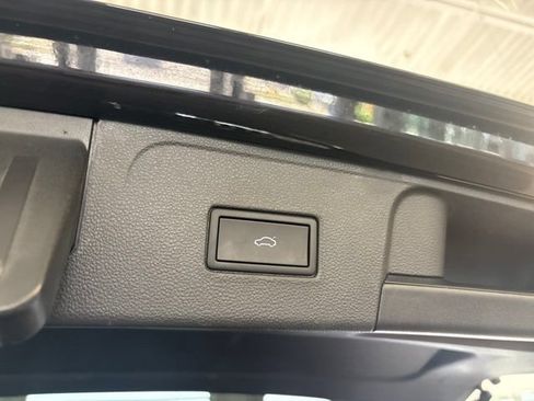 Used 2023 Volkswagen Atlas SE w/ Panoramic Sunroof Package FWD image 15
