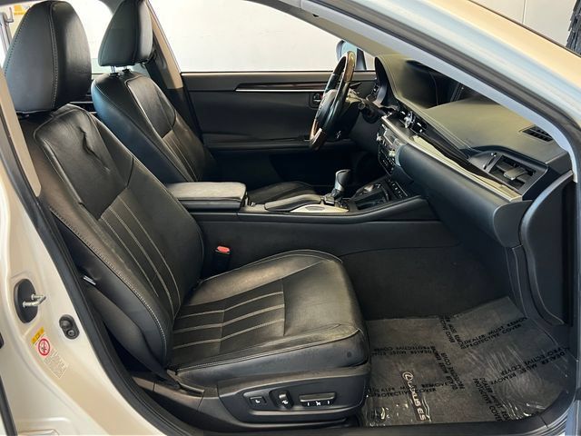 Used 2018 Lexus ES 350 w/ Luxury Package w/Wood Trim FWD image 40