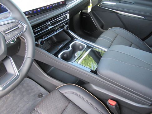 New 2026 Chevrolet Traverse High Country FWD image 16