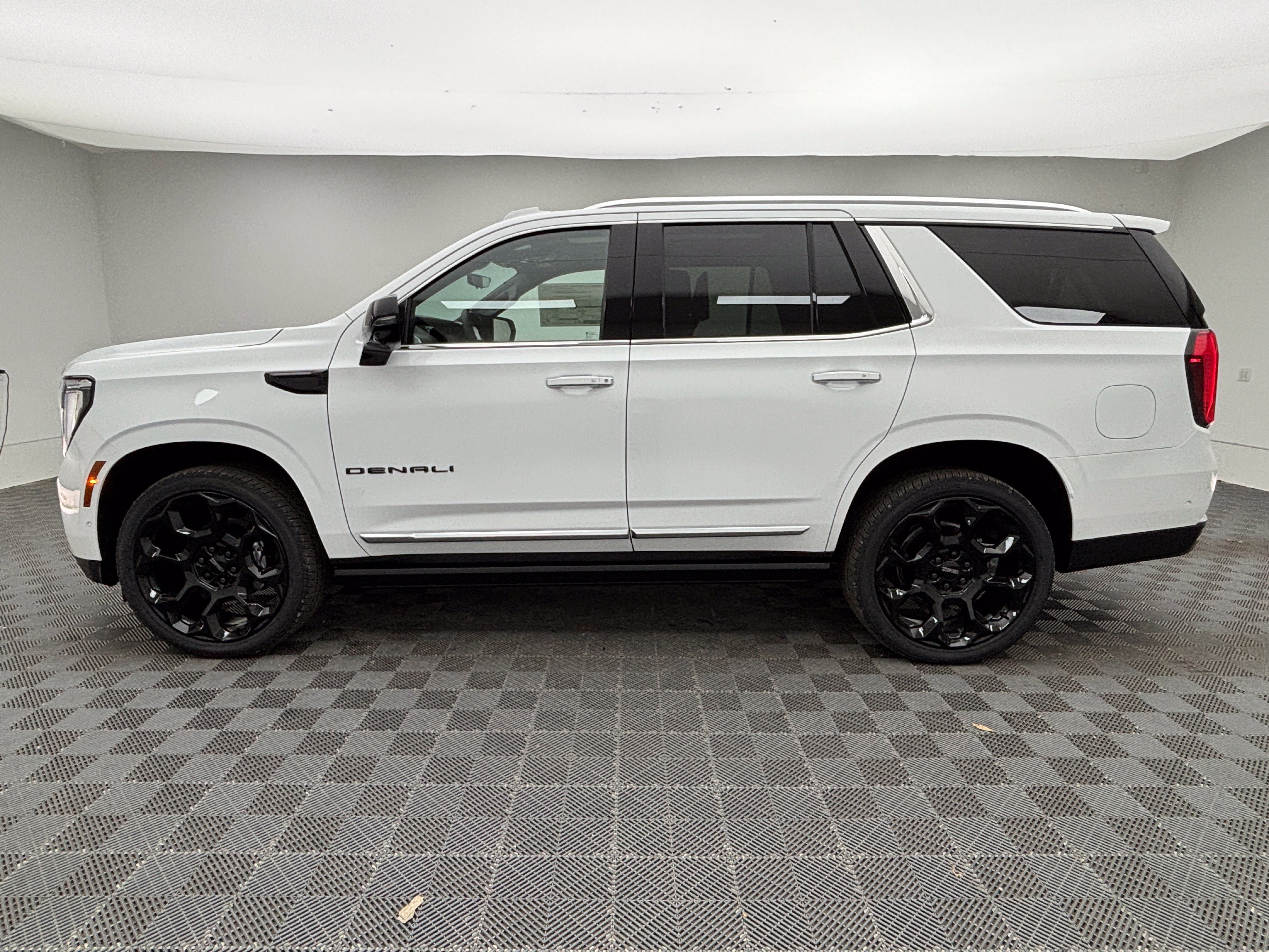 New 2027 GMC Yukon Denali w/ Denali Reserve Package AWD/4WD image 17