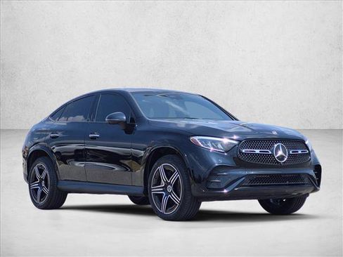 Used 2024 Mercedes-Benz GLC 300 4MATIC image 3
