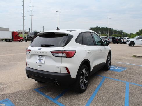 Used 2022 Ford Escape SE w/ SE Sport Appearance Package AWD/4WD image 5