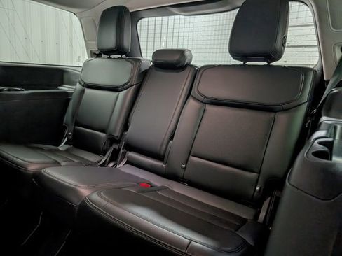 Used 2025 Ford Expedition Platinum AWD/4WD image 11