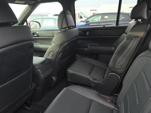 Used 2025 Hyundai Santa Fe Calligraphy image 9