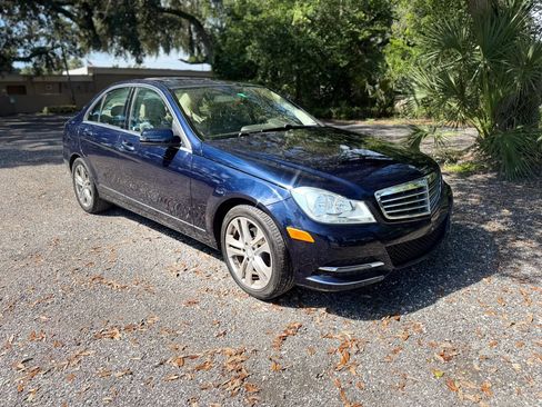 Used 2014 Mercedes-Benz C 250 Sedan image 3
