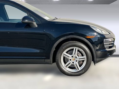 Used 2014 Porsche Cayenne Platinum Edition image 35
