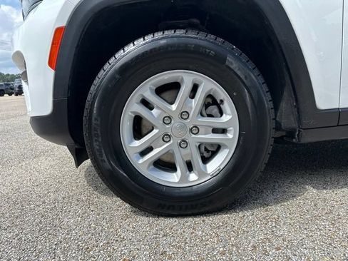 Used 2024 Jeep Grand Cherokee Laredo RWD image 53