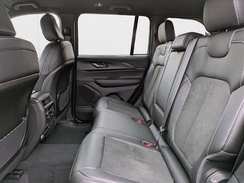 New 2025 Jeep Grand Cherokee Altitude image 15