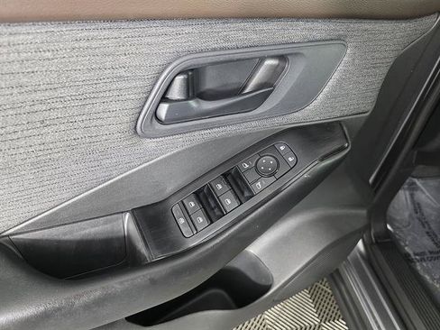 Used 2023 Nissan Rogue S AWD/4WD image 41