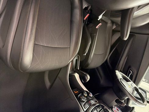 Used 2019 Chevrolet Trax LT w/ LT Convenience Package FWD image 19