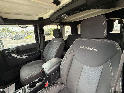 Used 2016 Jeep Wrangler Unlimited Sahara AWD/4WD image 13