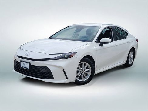 Used 2025 Toyota Camry LE FWD image 1