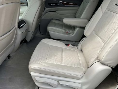 Used 2021 Cadillac Escalade ESV Sport Platinum image 20