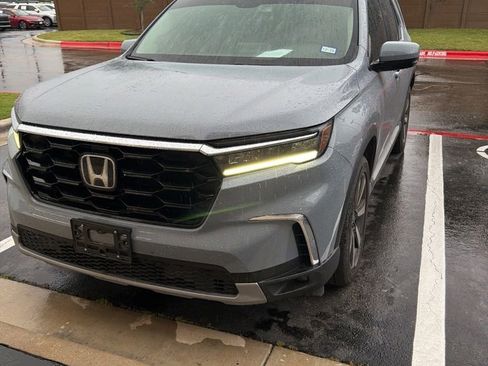 Used 2024 Honda Pilot Touring image 1