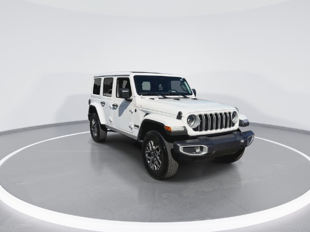 Used 2026 Jeep Wrangler Unlimited Sahara AWD/4WD image 3