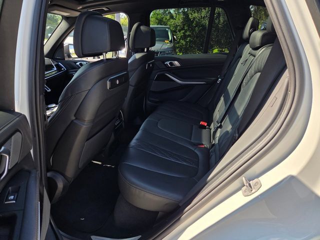 Used 2025 BMW X5 xDrive50e AWD/4WD image 13
