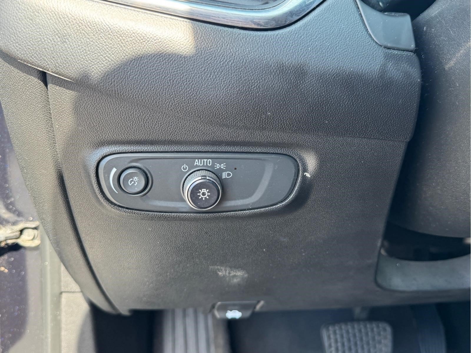 Used 2020 Chevrolet Equinox LT FWD image 18