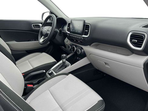 New 2025 Hyundai Venue SEL image 15