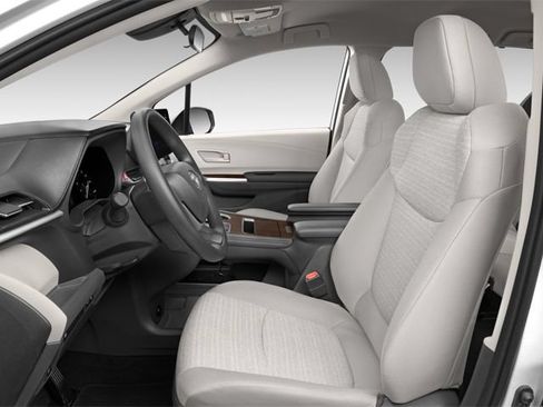 Used 2025 Toyota Sienna LE AWD/4WD image 7
