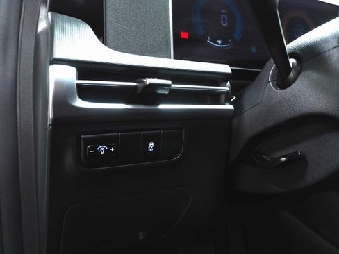 Certified 2025 Hyundai Tucson SE image 22