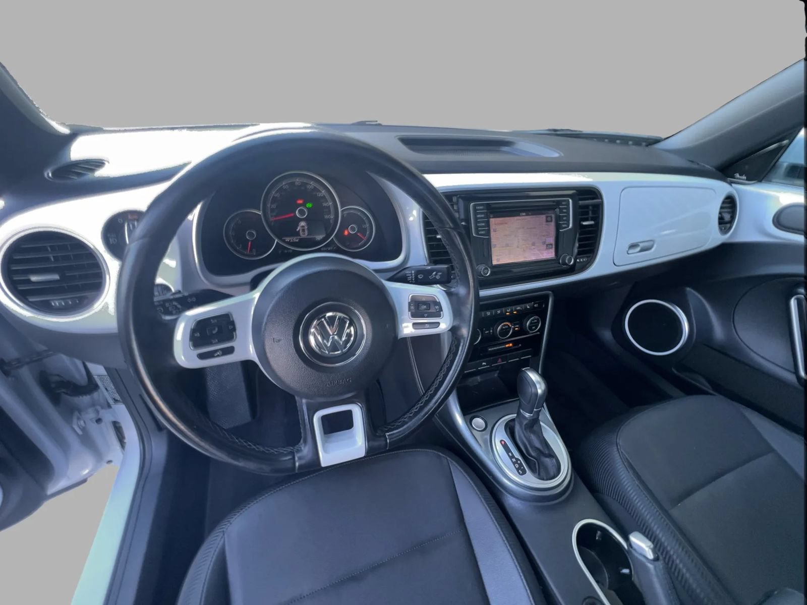 Used 2018 Volkswagen Beetle 2.0T SE w/ SE Premium Package FWD image 14