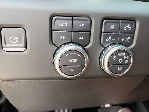 Certified 2024 GMC Sierra 1500 AT4 w/ Technology Package AWD/4WD image 25