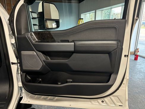 Used 2023 Ford F250 Lariat w/ Lariat Ultimate Package image 17