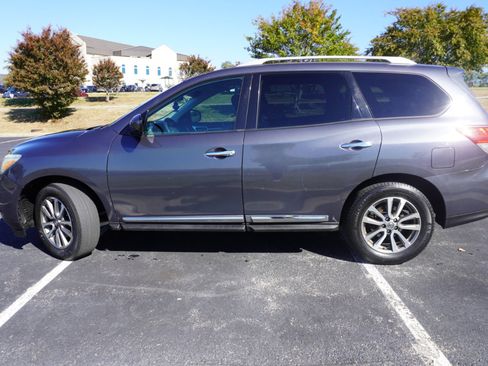 Used 2013 Nissan Pathfinder SV image 7