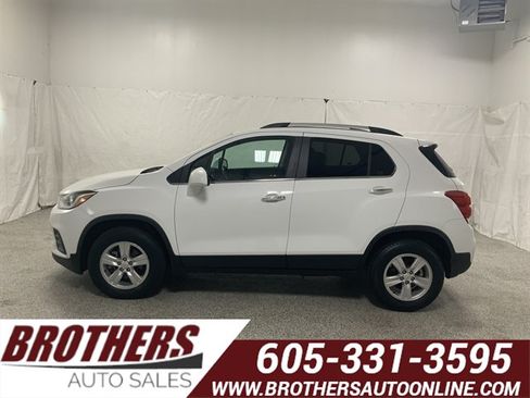 Used 2019 Chevrolet Trax LT w/ LT Convenience Package AWD/4WD image 1