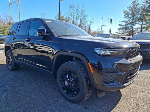 New 2025 Jeep Grand Cherokee 4WD image 2