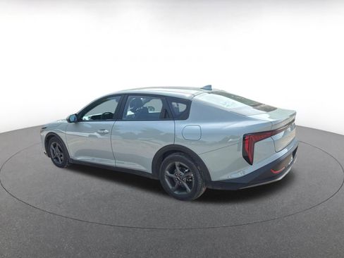 Used 2025 Kia K4 LXS image 11