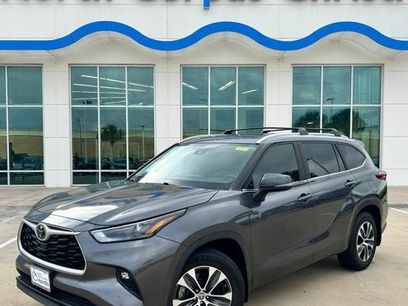 Used 2023 Toyota Highlander XLE