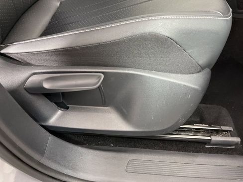 Used 2024 Volkswagen Tiguan SE image 7