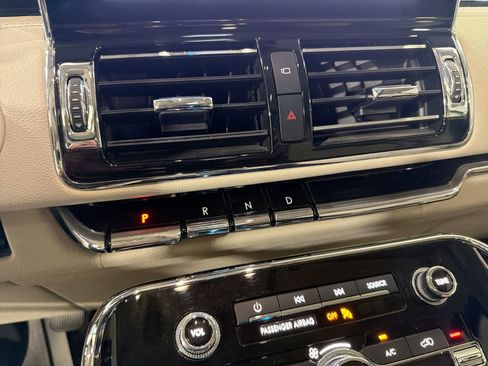 Used 2021 Lincoln Navigator Reserve AWD/4WD image 21