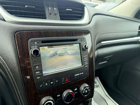 Used 2017 Chevrolet Traverse LT image 16