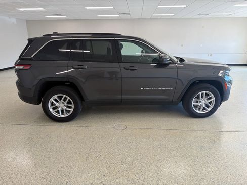 Used 2024 Jeep Grand Cherokee Laredo X w/ Luxury Tech Group I AWD/4WD image 4