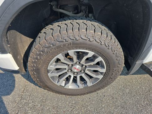 Used 2023 GMC Sierra 1500 AT4 AWD/4WD image 12