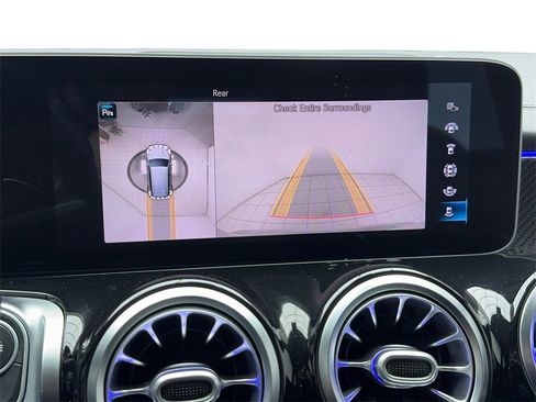 Used 2021 Mercedes-Benz GLB 35 AMG 4MATIC image 30